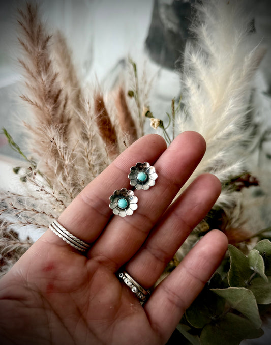 Carico Lake Flower Earrings